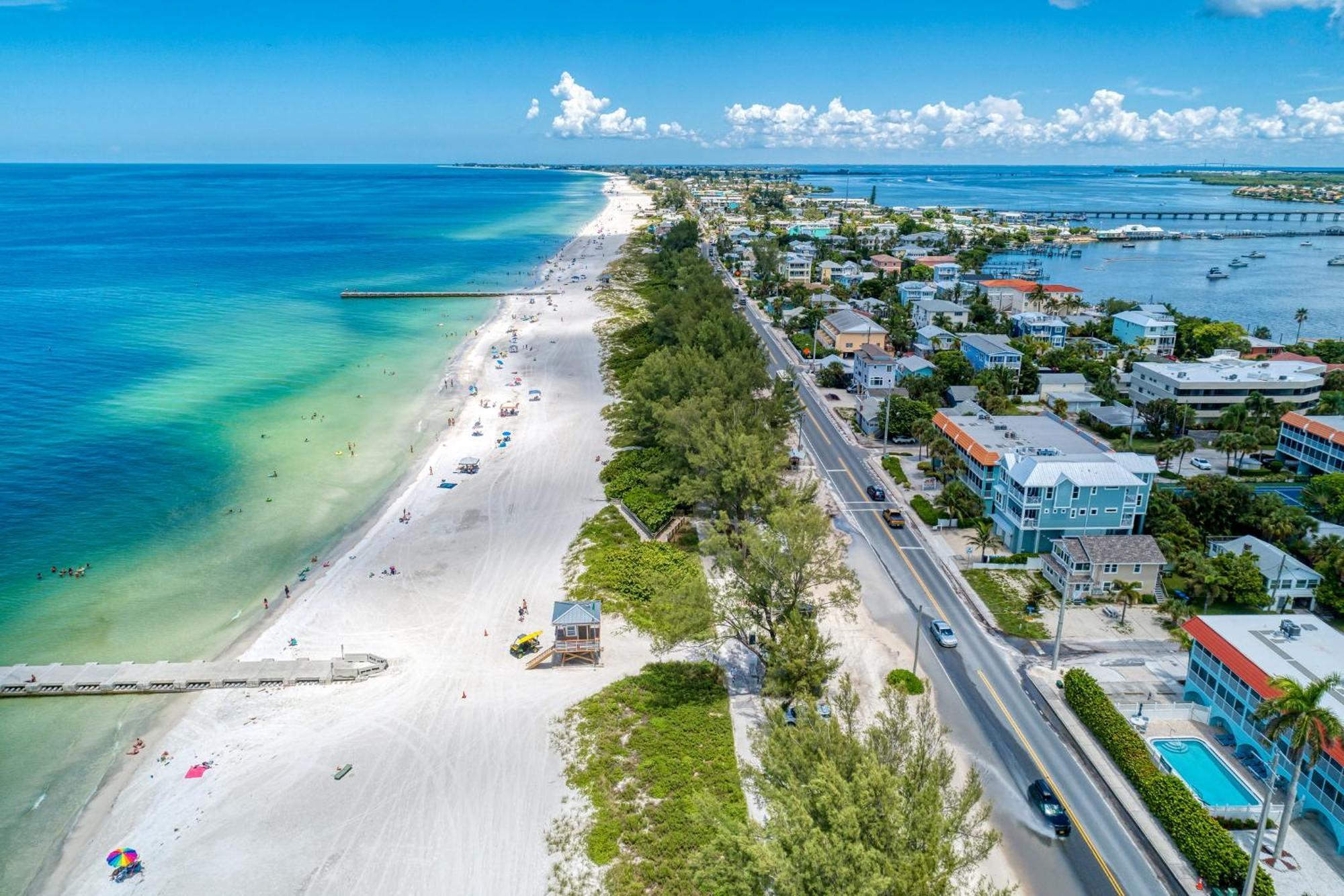 Anna Maria Island Runaway Tropical Dream-One Minute Walk To The Beach-Heated Pool Bradenton Beach Exterior foto