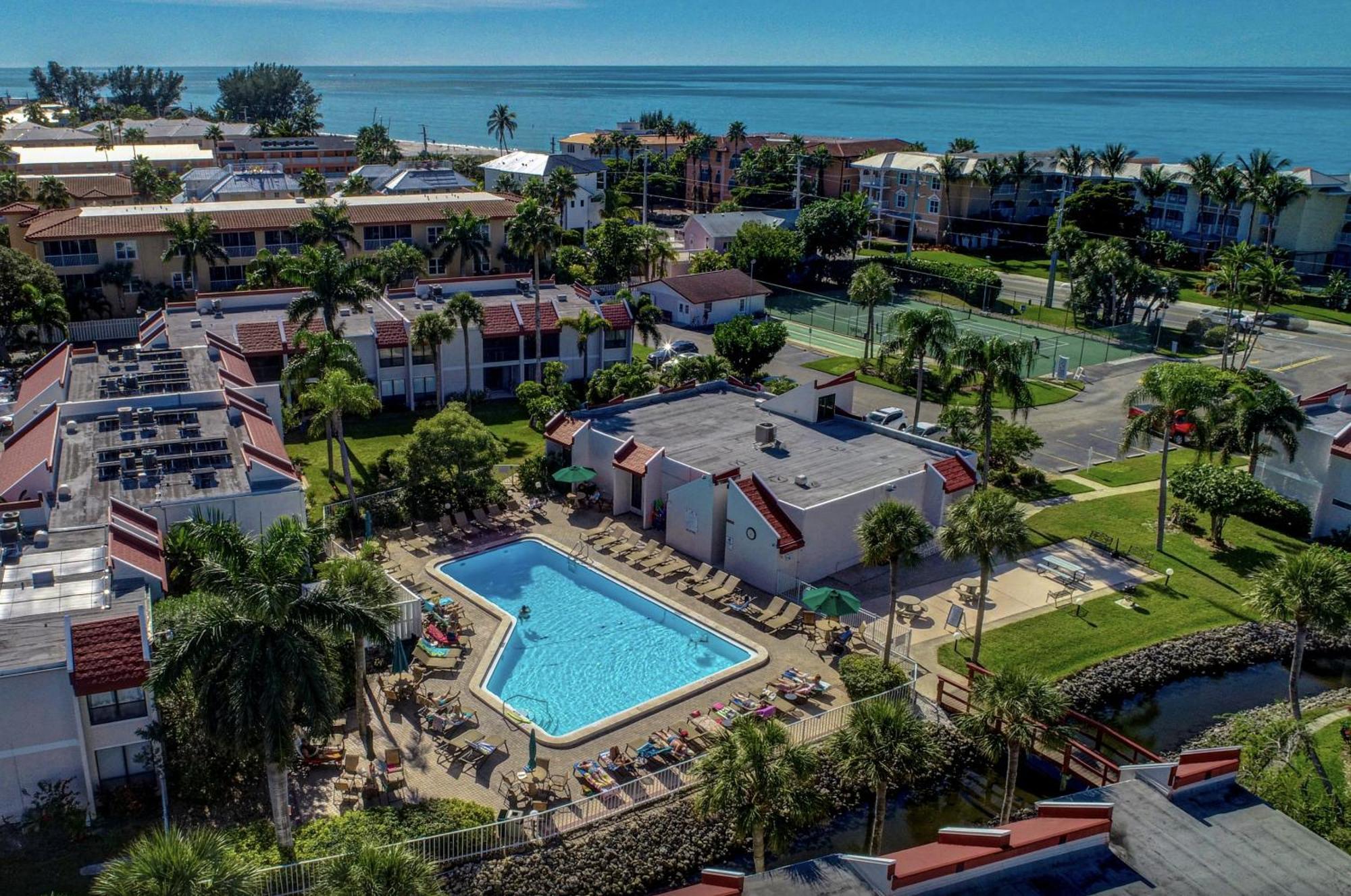 Anna Maria Island Runaway Tropical Dream-One Minute Walk To The Beach-Heated Pool Bradenton Beach Exterior foto