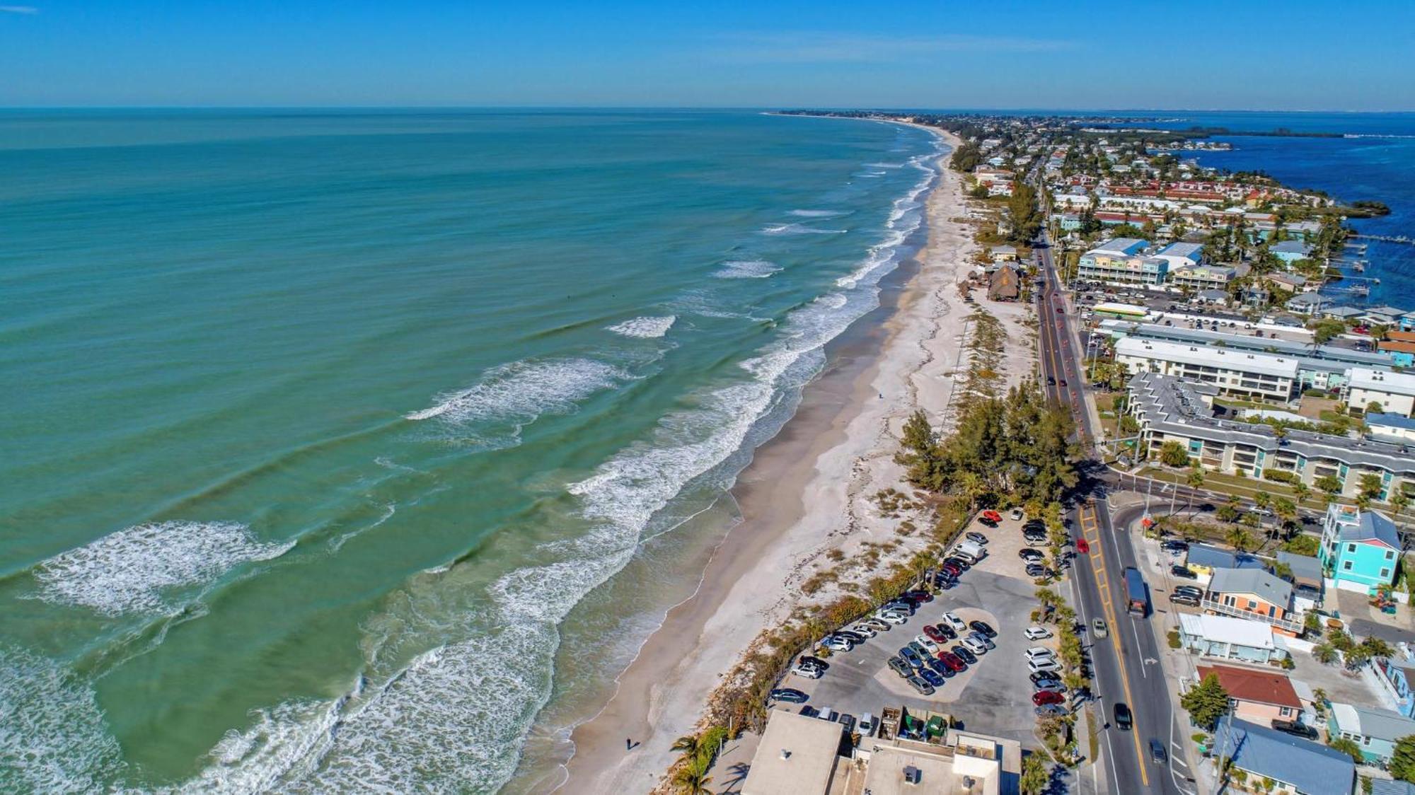 Anna Maria Island Runaway Tropical Dream-One Minute Walk To The Beach-Heated Pool Bradenton Beach Exterior foto