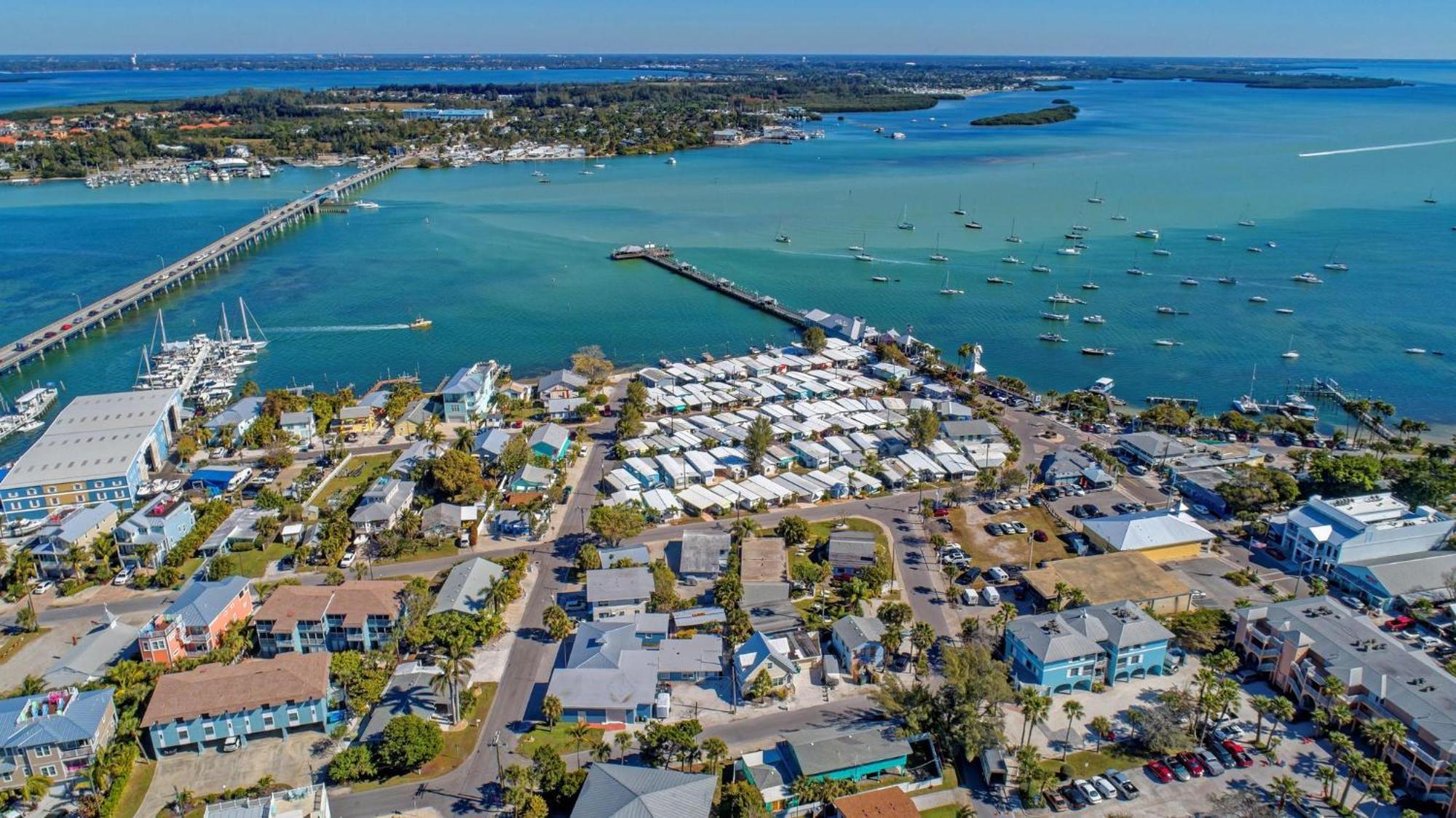 Anna Maria Island Runaway Tropical Dream-One Minute Walk To The Beach-Heated Pool Bradenton Beach Exterior foto
