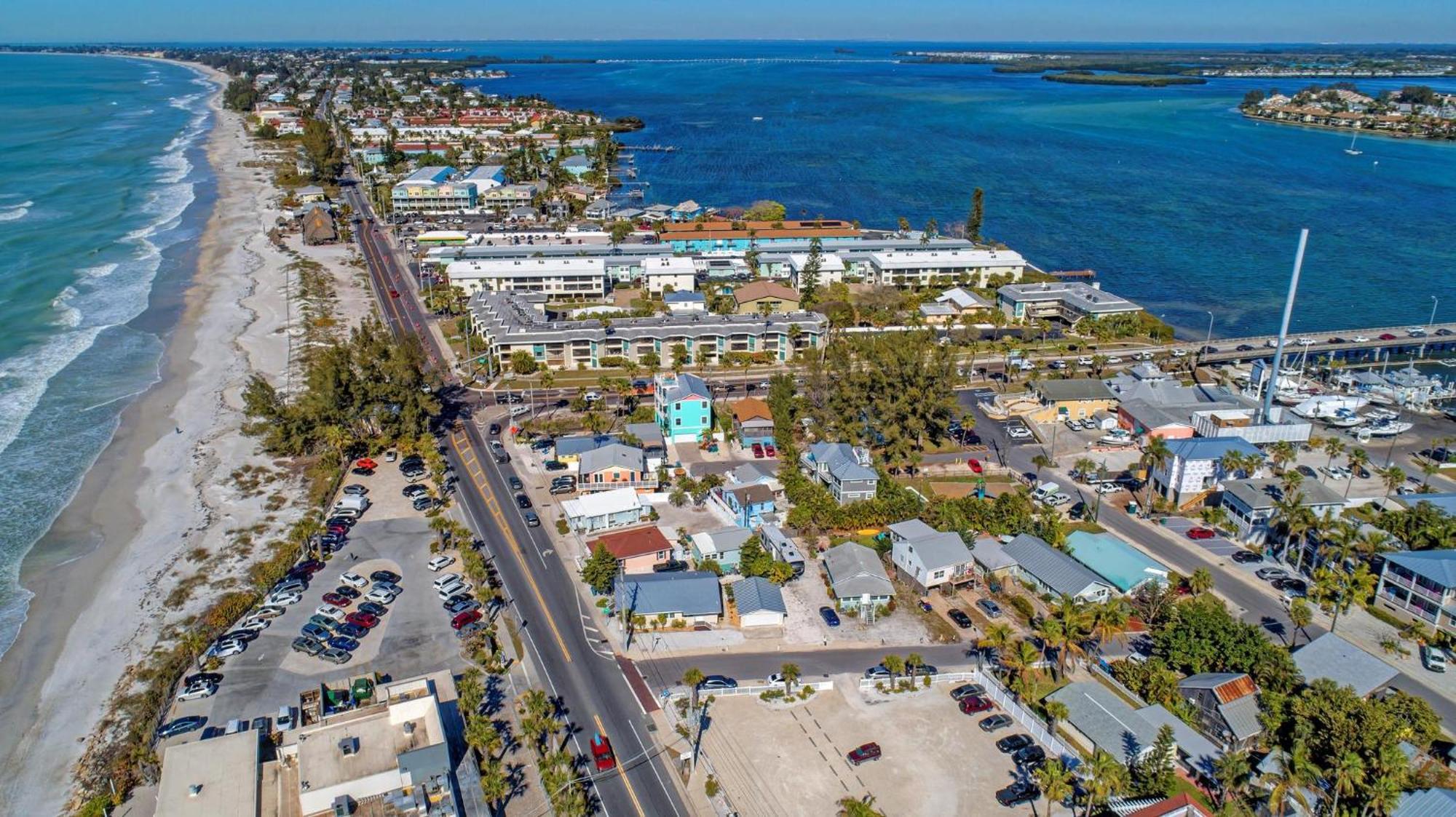 Anna Maria Island Runaway Tropical Dream-One Minute Walk To The Beach-Heated Pool Bradenton Beach Exterior foto