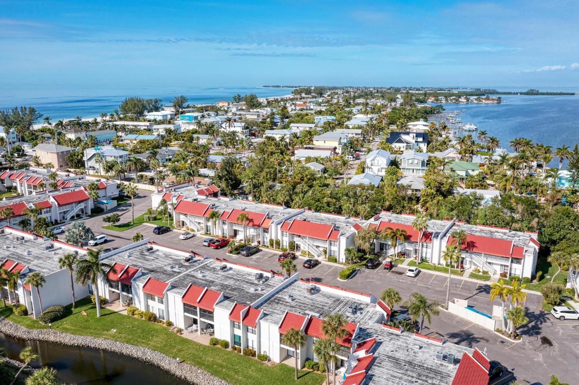Anna Maria Island Runaway Tropical Dream-One Minute Walk To The Beach-Heated Pool Bradenton Beach Exterior foto